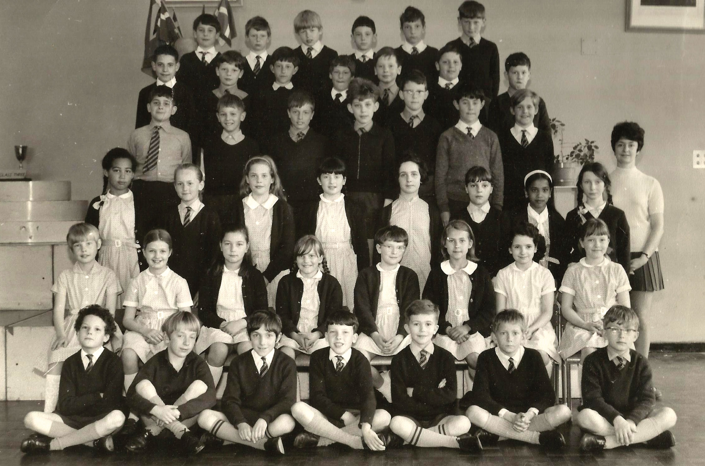 Class-3-photo-with-Miss-Nelson