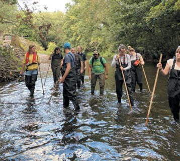 Thames21 project partners walking along the Roding in Wanstead Park